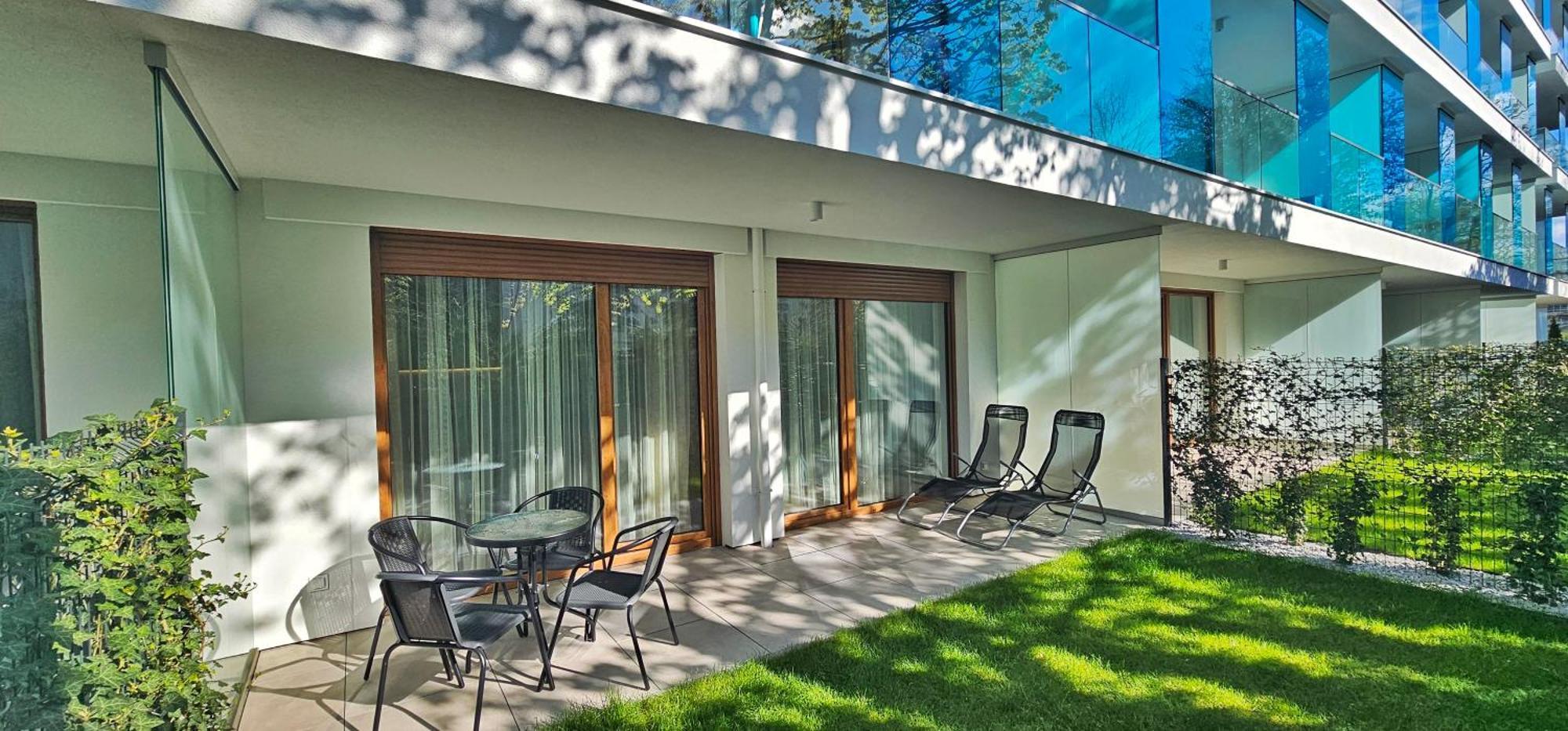 Apartament Whiteblue Kolobrzeg Z Duzym Ogrodkiem - 100 M Od Plazy! Whiteblue Kolberg Apartment Mit Grossem Garten - 100 M Vom Strand Entfernt! Whiteblue Kolobrzeg Apartman S Velkou Zahradou - 100 M Od Plaze! מראה חיצוני תמונה