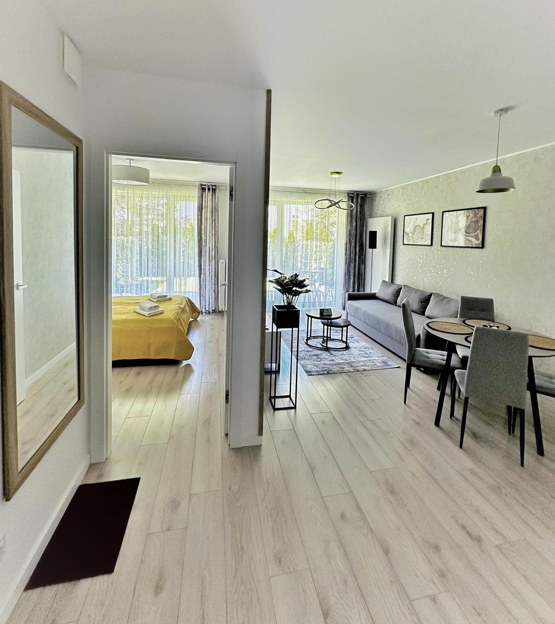 Apartament Whiteblue Kolobrzeg Z Duzym Ogrodkiem - 100 M Od Plazy! Whiteblue Kolberg Apartment Mit Grossem Garten - 100 M Vom Strand Entfernt! Whiteblue Kolobrzeg Apartman S Velkou Zahradou - 100 M Od Plaze! מראה חיצוני תמונה